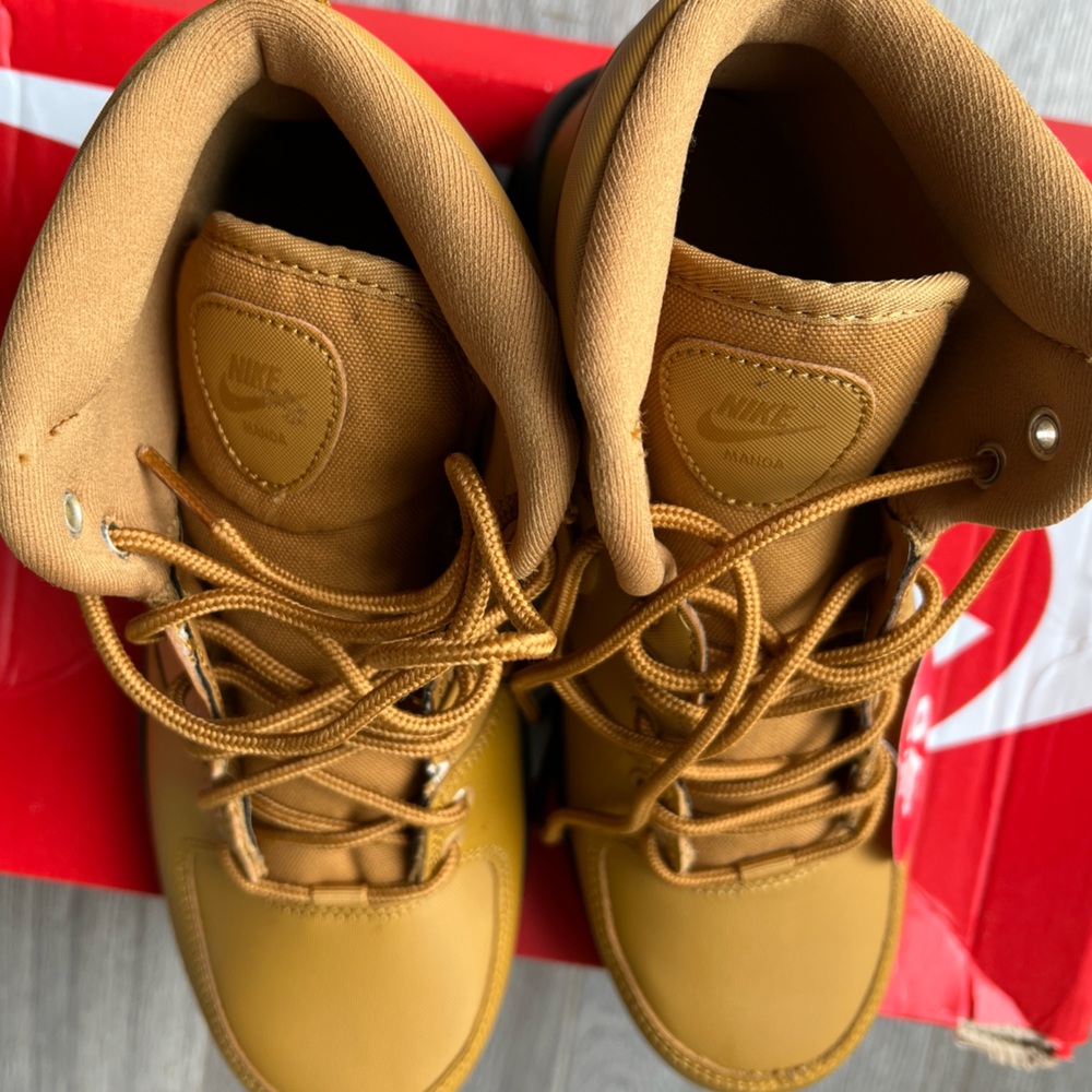 Nike Boots for Cold Weather NWT